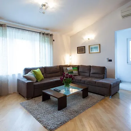 Premium Sanja بيت ضيافة 4*