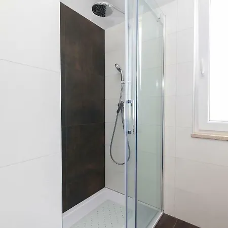 بيت ضيافة Premium Sanja 4*